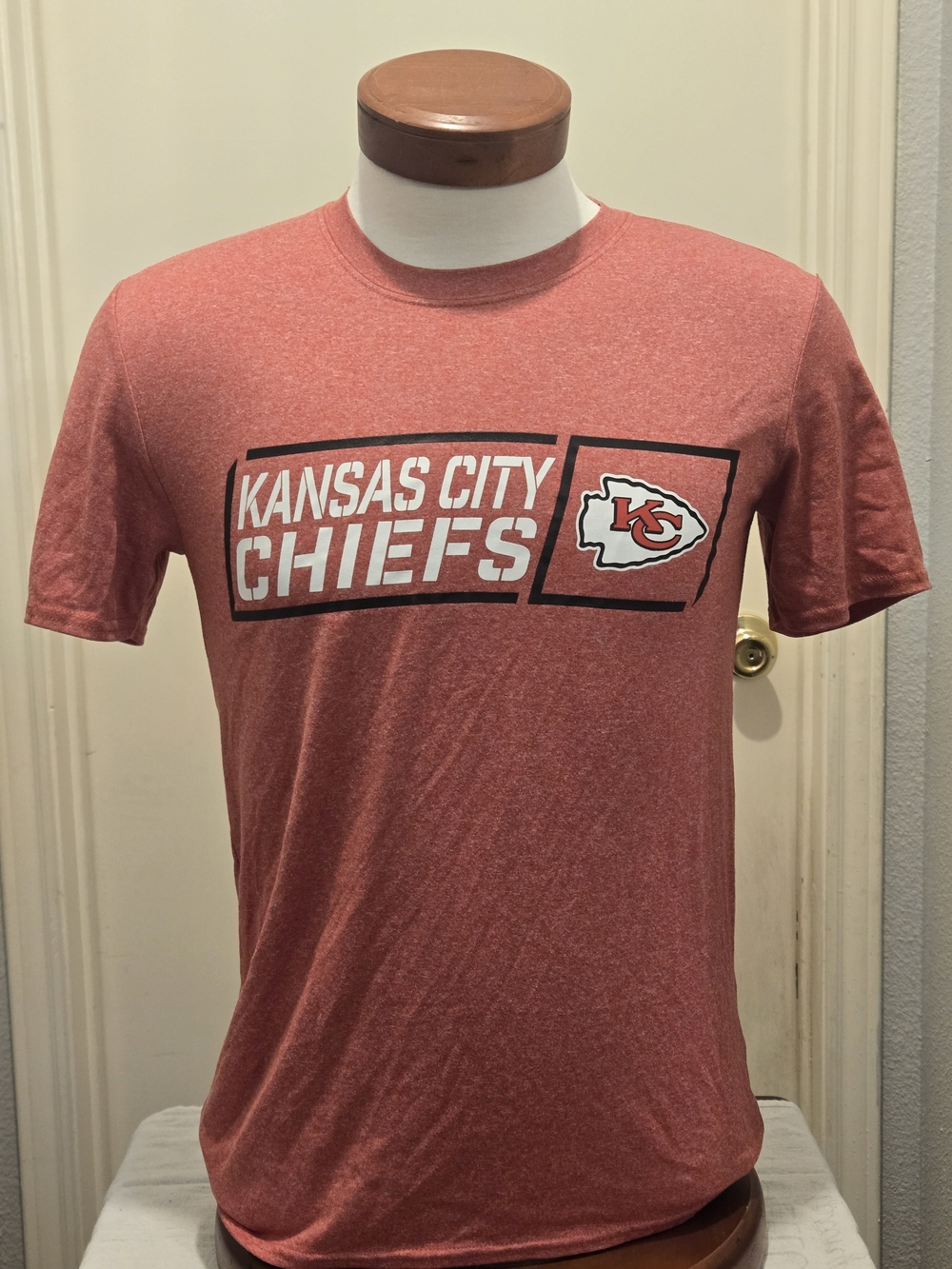 Team Apparel Kansas City Chiefs Heathered Red Short-Sleeve Tee, S
